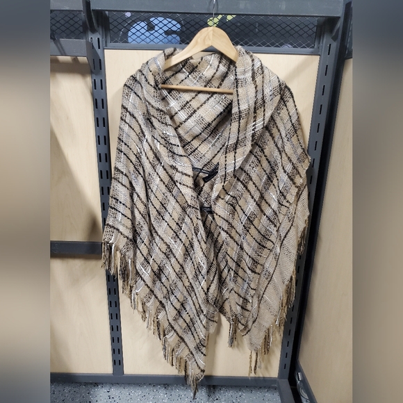 Sweater Poncho - Picture 1 of 3